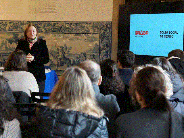 Município entrega Bolsas Sociais de Mérito