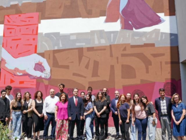 Mais de 300 alunos participaram na criação do mural artístico “Origens”