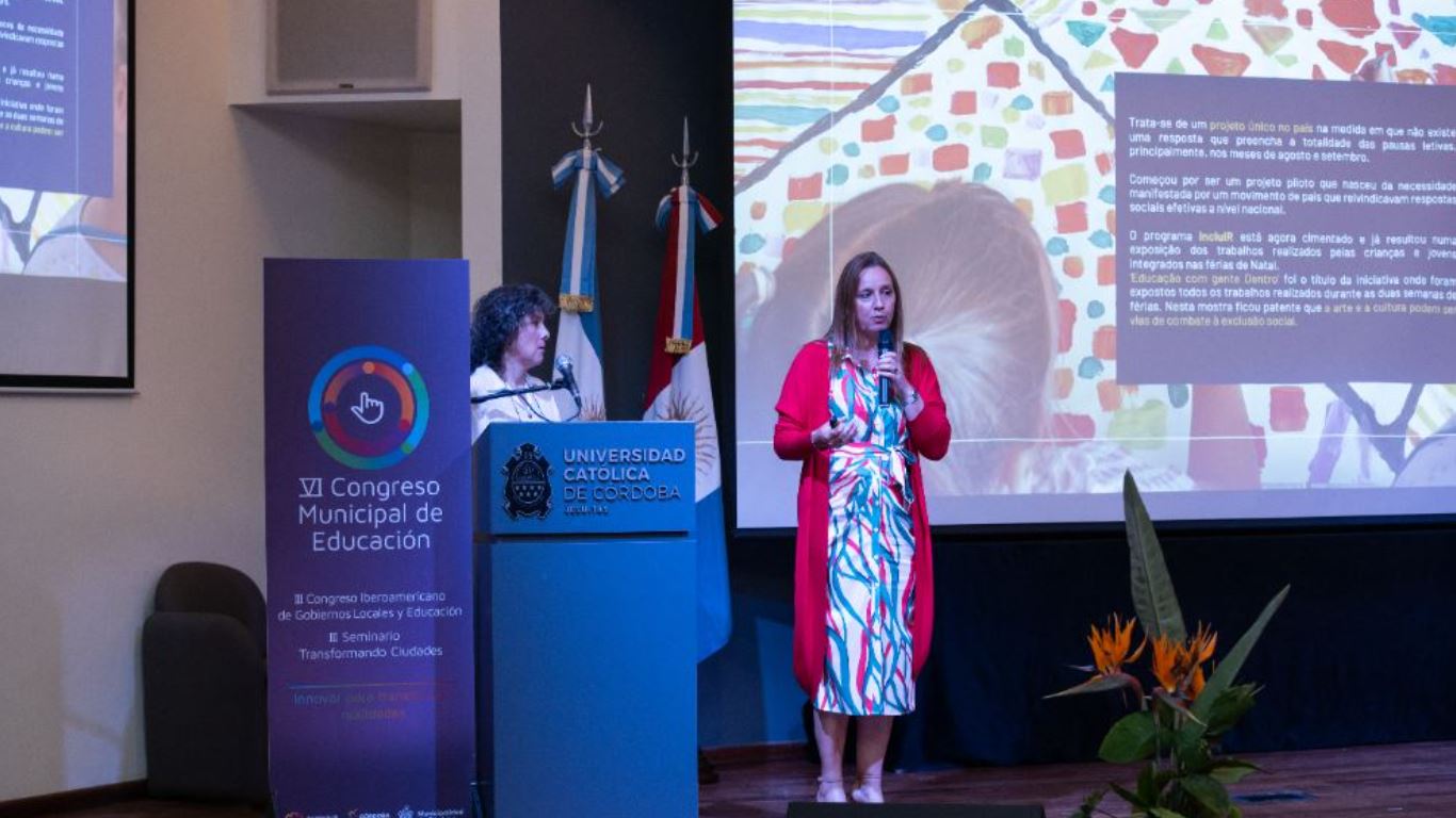Vereadora da Educação leva projeto incluIR ao VI Congresso Municipal de Educação na Argentina