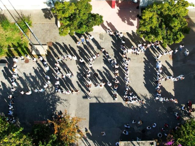 Agrupamento de Escolas General Humberto Delgado vestiu-se de branco pela paz