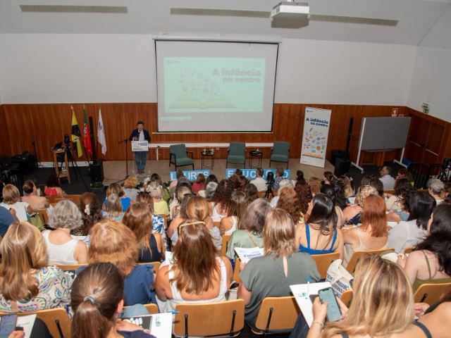 Loures promoveu o seminário “A Infância no Centro”