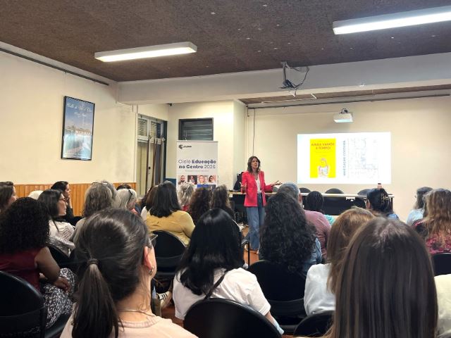 “Ecrãs, tecnologias e bem-estar" em foco no ciclo Educação no Centro