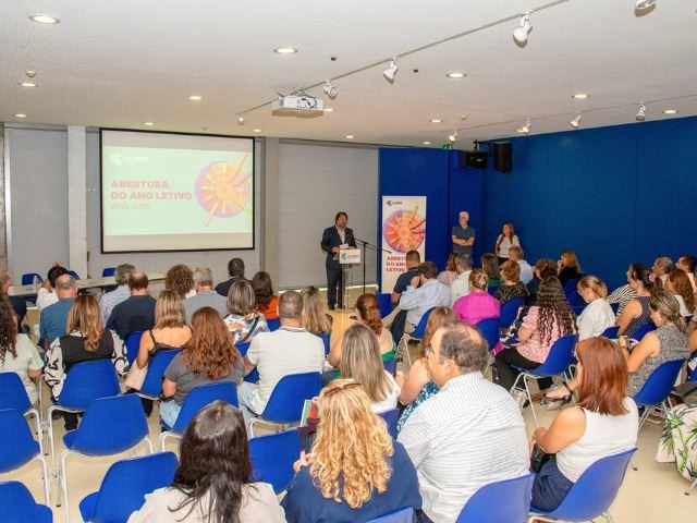 Assinatura dos acordos de pareceria "Escola a Tempo Inteiro"