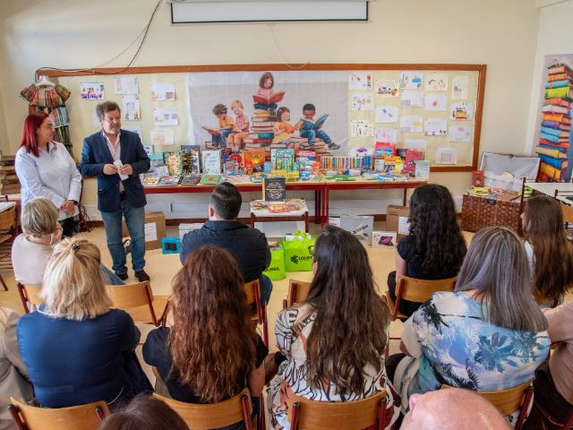 Câmara Municipal de Loures reforça bibliotecas escolares na Apelação e no Catujal 