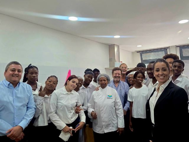 Alunos acolhem Equipas Multidisciplinares no Restaurante Pedagógico