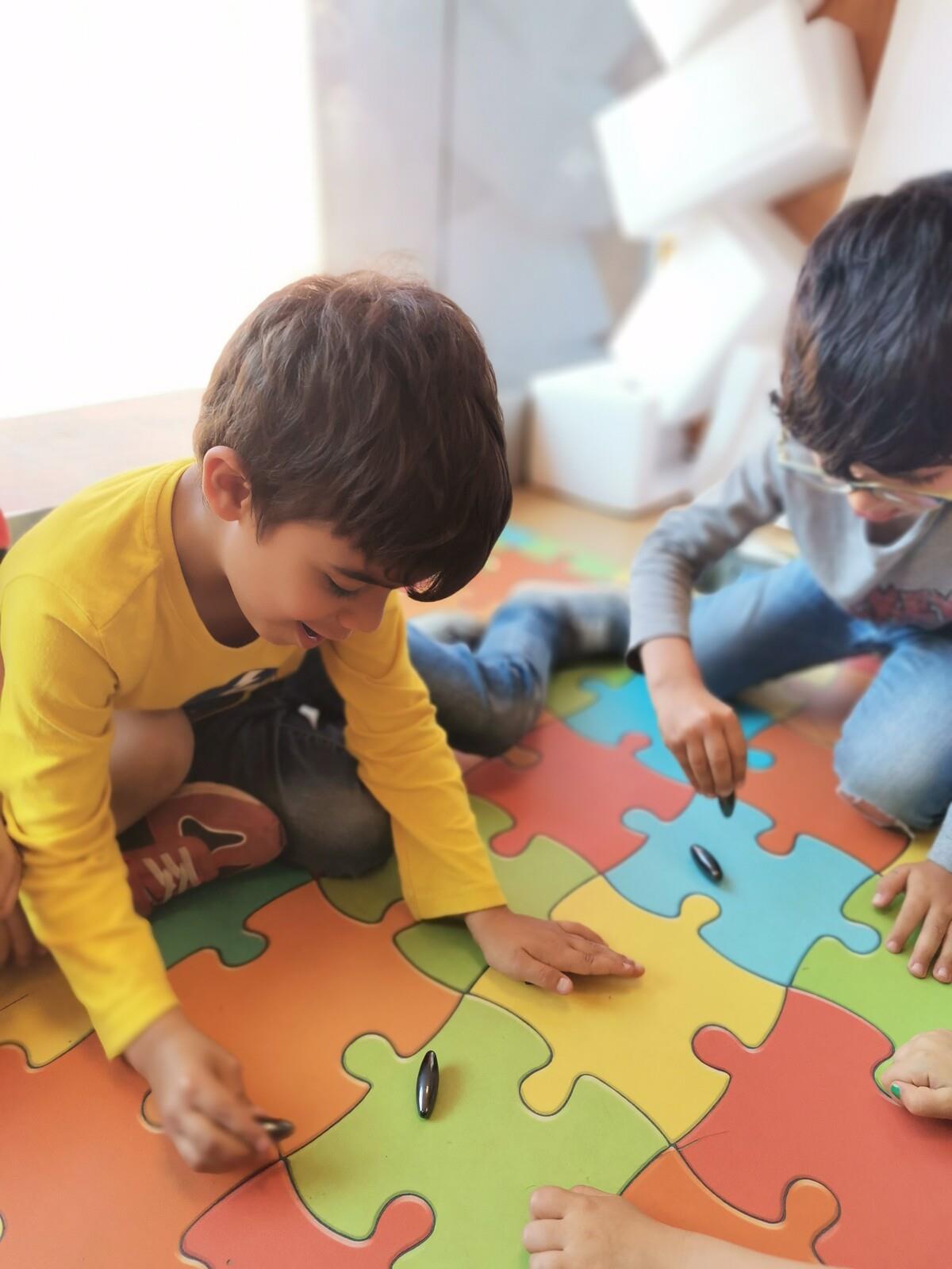 Brincar com o magnetismo em Cria&Explora