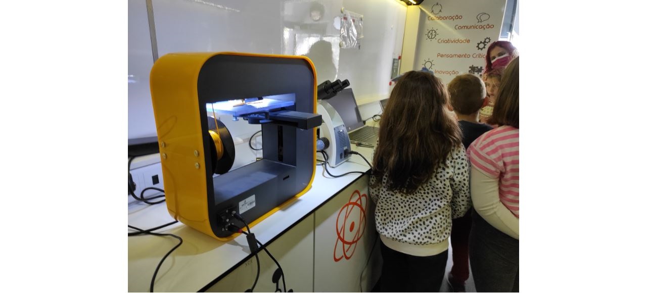 Laboratório Móvel a "espalhar magia" em Fazendas de Almeirim