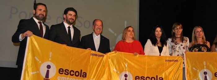 MUNICÍPIO RECEBE BANDEIRA "ESCOLA EMPREENDEDORA"