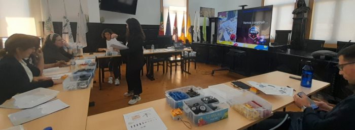 EDUCAÇÃO | Equipa MultiÉ+ | Robothink | Ação de Formação em Robótica |
