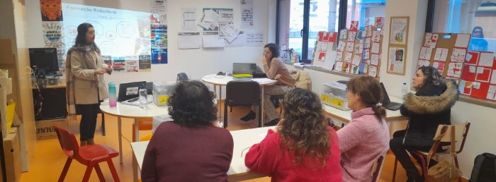 EDUCAÇÃO | Equipa MultiÉ+ | Robothink | Oferta Formativa em Robótica para docentes e técnicos do AECE