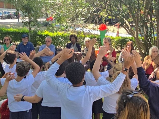 “Cravos com Memória – Onde Estavas no 25 de Abril?”