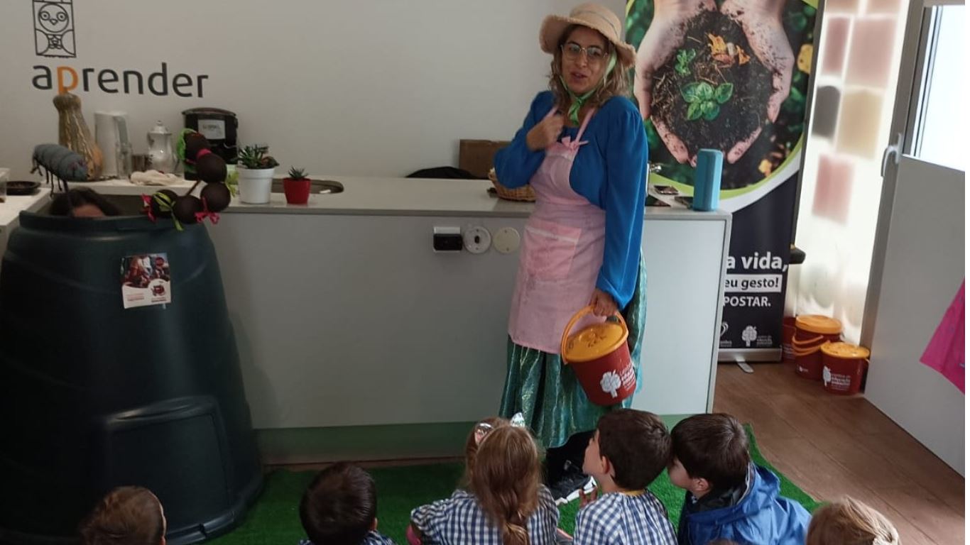 Da horta para a compostagem com a D. Rosa