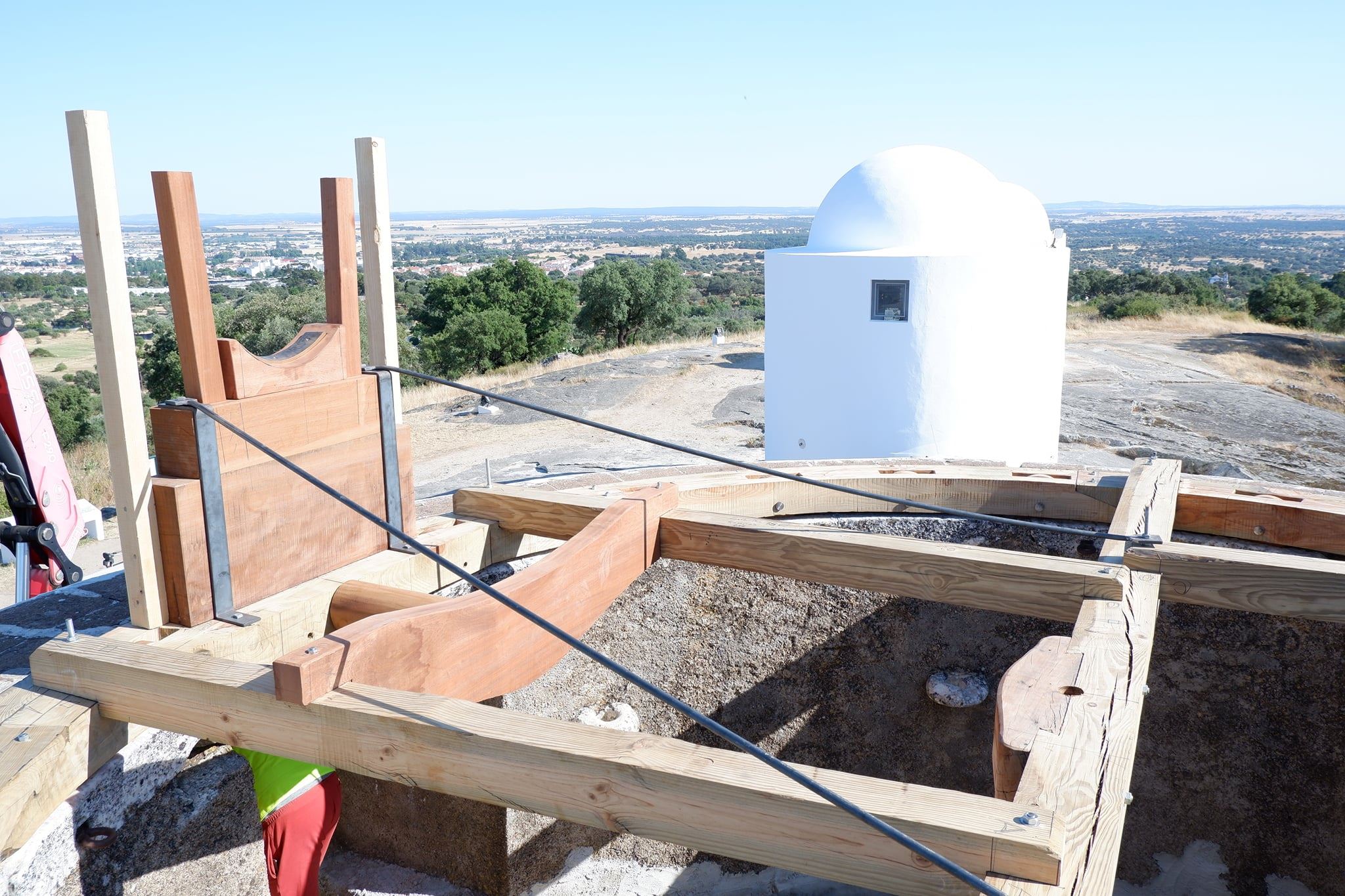 Emblemáticas obras de recuperação de um moinho estão em curso no Alto de São Bento