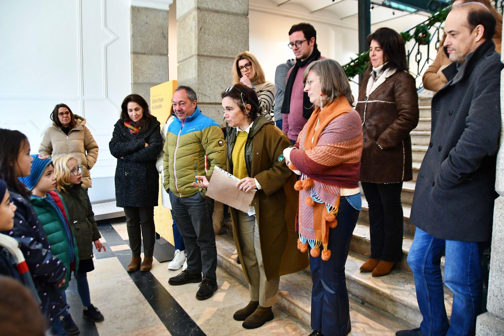 Alunos da EB 1 de S. Mamede vieram cantar as Janeiras aos Paços do Concelho